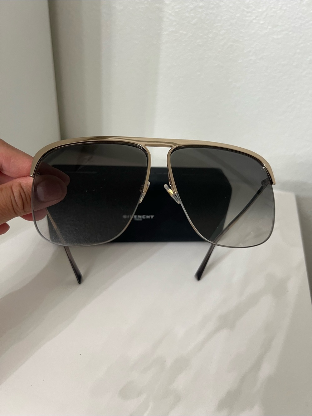 Givenchy oversized Authentic sunglasses with Gray Gradient Lenses. - Picture 2 of 12